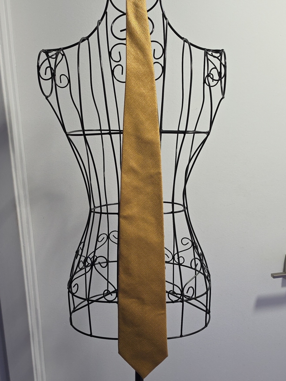 Men's Gold Textured Tie - Classic Formal Accessory